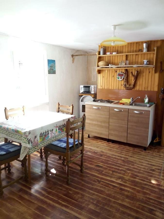 Apartman Dinko Lubenice Luaran gambar