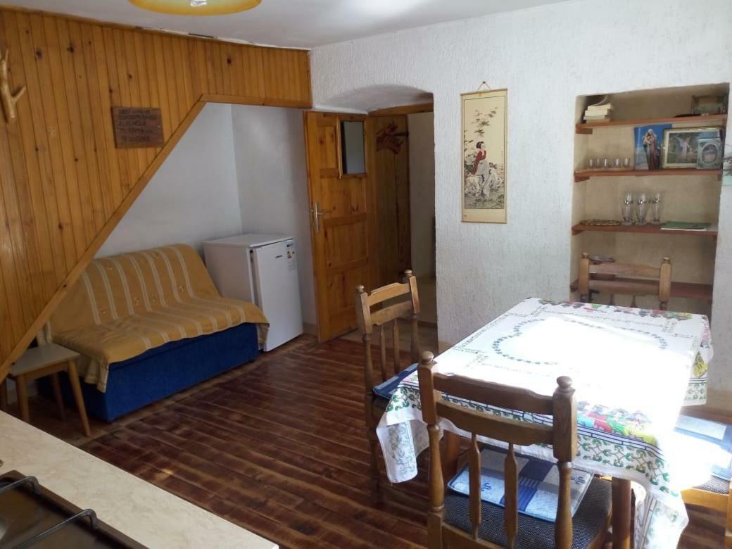 Apartman Dinko Lubenice Luaran gambar
