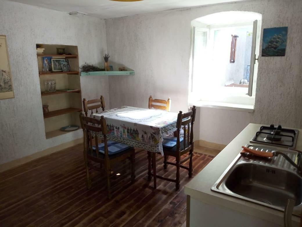 Apartman Dinko Lubenice Luaran gambar