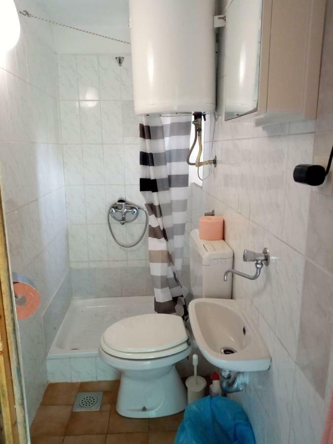 Apartman Dinko Lubenice Luaran gambar