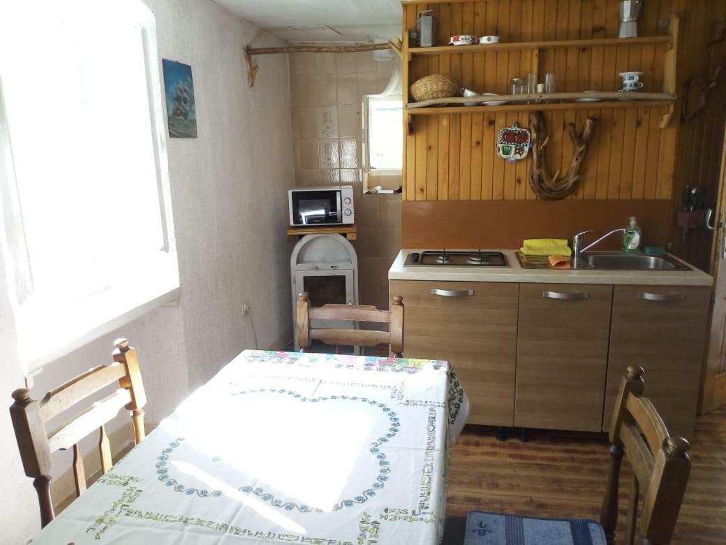 Apartman Dinko Lubenice Luaran gambar